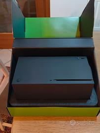  Xbox serie x con cuffie  