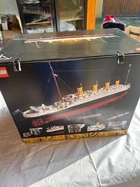 LEGO Titanic 10294 (scatola esterna dannegiata)