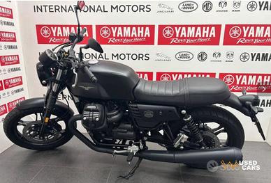 Moto Guzzi V7 III Stone Night Pack