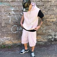 Stock vestiti giovanili