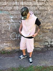 Stock vestiti giovanili