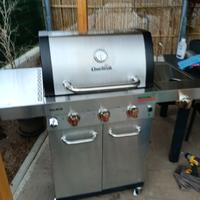 BBQ a gas Char Broil professional S3 PRO