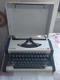 Macchina da Scrivere Olympia Traveller De Luxe