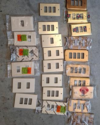 Placche BTicino Magic  di plastica e metallo 