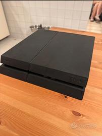PS4 500GB (senza joypad) con CAM + giochi