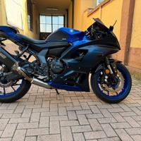 Yamaha R7