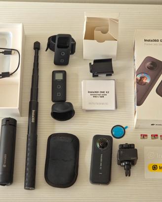 Insta 360 X2 con accessori