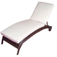 lettino in rattan sintetico