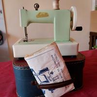 Macchina da cucire giocattolo Miretta anni'60