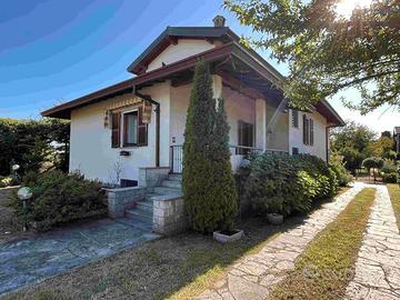 Zona residenziale, ampia villa , unico livello