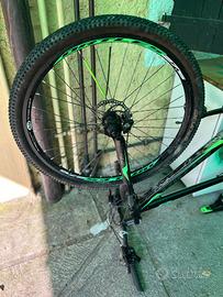 bici 27.5 quasi nuova ma solo con una sola ruota f