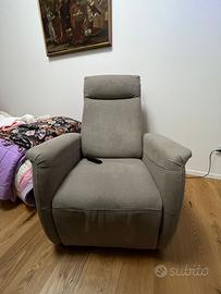 Poltrona relax elettrica pari al nuovo