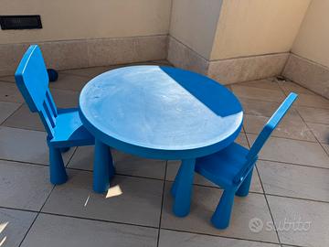 Tavolo mammut ikea a due sedie