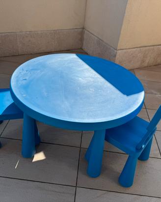 Tavolo mammut ikea a due sedie