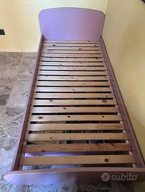 Letto singolo in legno ragazza