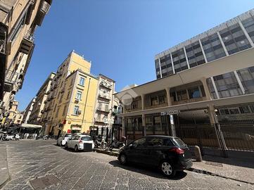 NEGOZIO A NAPOLI