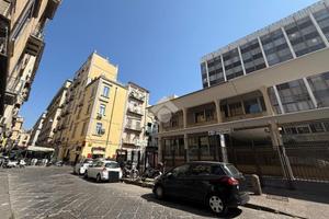 NEGOZIO A NAPOLI