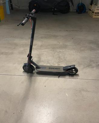 Monopattino elettrico Ducati