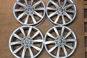 4 CERCHI IN LEGA ORIGINALI VW 17' e 1 RUOTA scorta
