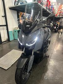 YAMAHA X-MAX 300 terminale akrapovic