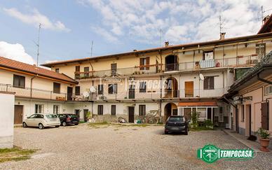 BILOCALE CON SOFFITTA IN CORTE