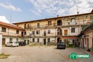 BILOCALE CON SOFFITTA IN CORTE