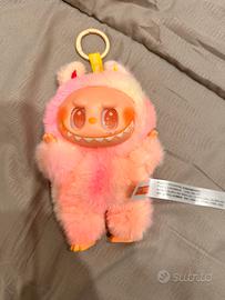 Labubu edizione monster energy pink