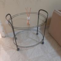 Tavolino in vetro con rotelle