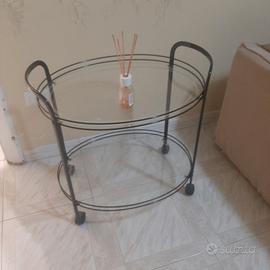Tavolino in vetro con rotelle