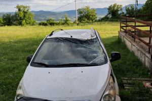 Auto incidentata ma marciante