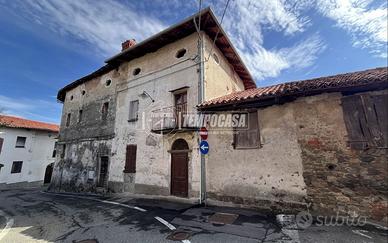 Rustico a Cuceglio Via Umberto I 4 locali