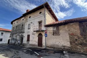 Rustico a Cuceglio Via Umberto I 4 locali