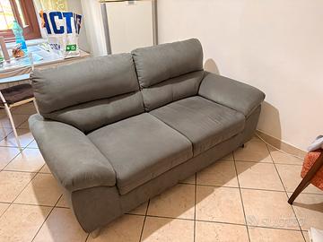 Divano 2 posti mondo convenienza come nuovo