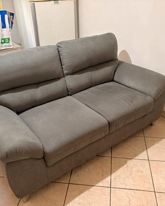 Divano 2 posti mondo convenienza come nuovo