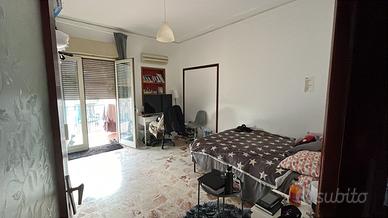 Stanza singola in zona piazza Santa Maria di Gesù