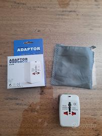 Adattatore universale da viaggio