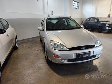 Ford Focus 1.6i 16V cat 5p. Ghia