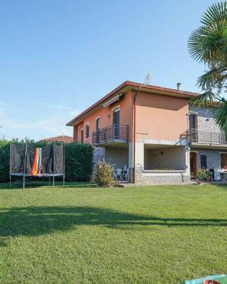 Villa di 386 m² con 5 locali e box auto a Madone