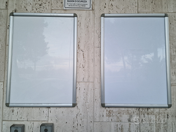 2 espositori formato A2 con cornice in alluminio a