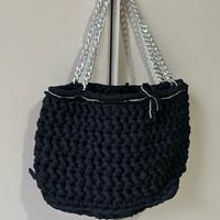 Borsa a spalla con catena crochet nera