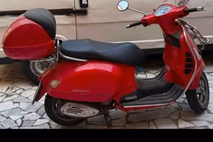 Vespa Piaggio 250 con bauletto e cambio automatico