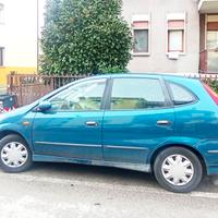 Nissan Almera Tino