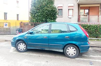 Nissan Almera Tino