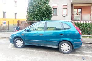 Nissan Almera Tino