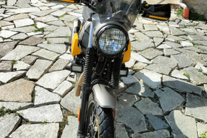 Royal enfield Himalayan scram 411 . CF moto 450
