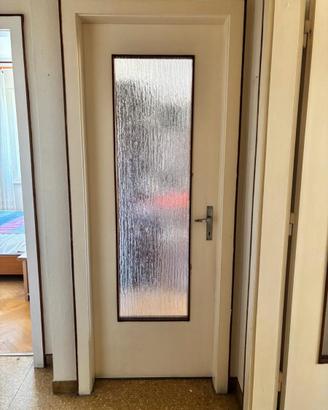 Porta - Porte di varie dimensioni e materiali.