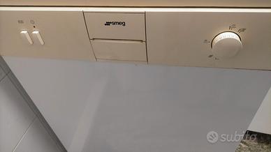 Lavastoviglie 12 posti Smeg