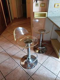 Sgabelli regolabili trasparenti