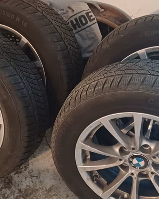 ruote BMW  205/60 16R con gomme invernalii