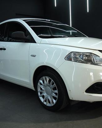 LANCIA YPSILON 1.0 70 CV HYBRID SILVER
